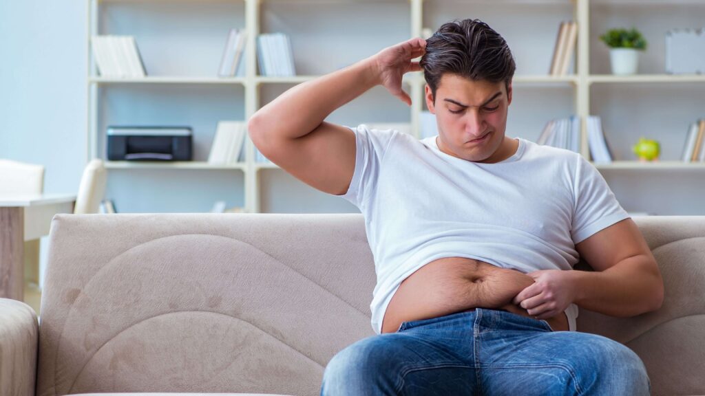 Mann mit Bauch möchte abnehmen ohne Diät
